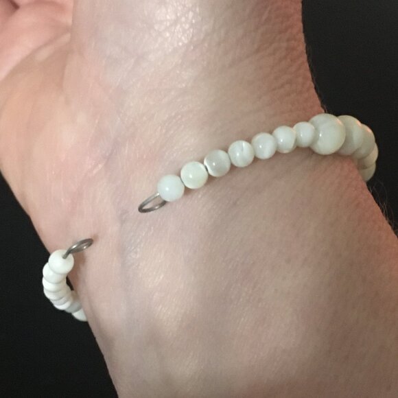 Mother of Pearl Bracelet - Picture 5 of 5